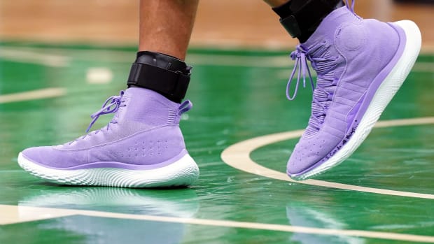 Stephen Curry wearing the Curry 4 FloTro 'Vivid Lilac'.
